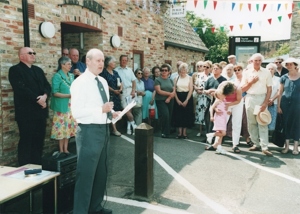 Roger Rudderham addressing a crowd of attendees at The Barn, Littleport on the Open Day of The Littleport Society, 24th June 2001.