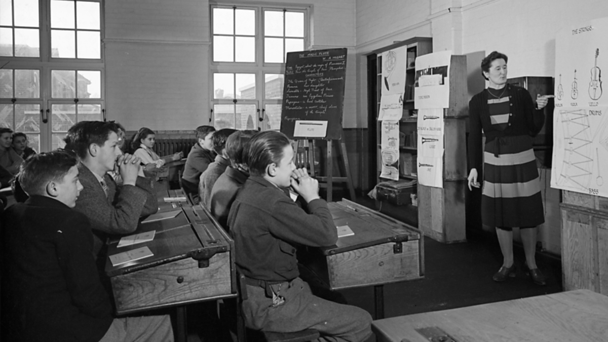A classroom in 1950s Britain.